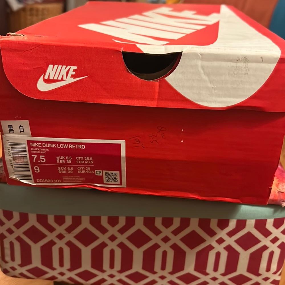 Nike Dunks (Panda) size 9 womens. New in box